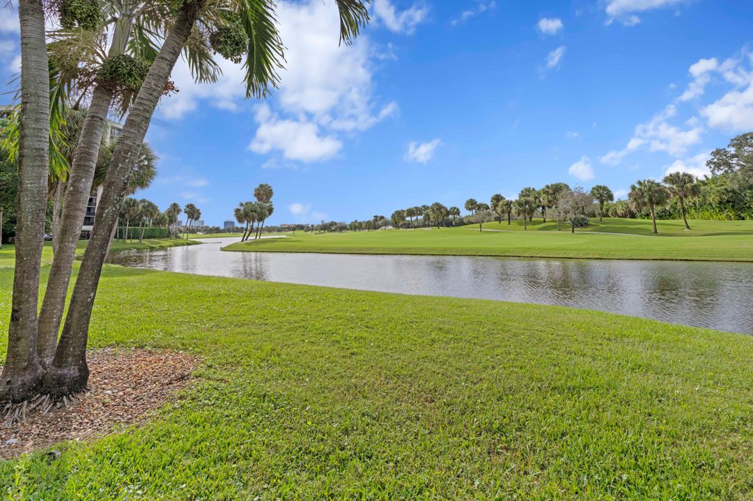 For Sale: $989,000 (3 beds, 3 baths, 2519 Square Feet)