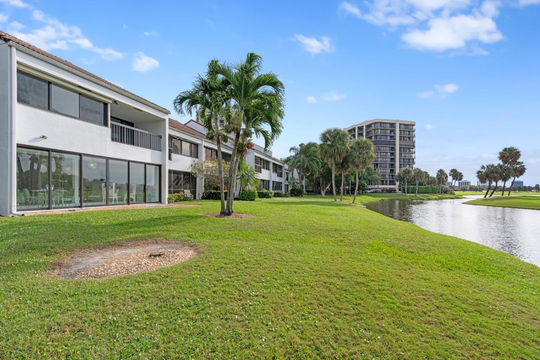 For Sale: $989,000 (3 beds, 3 baths, 2519 Square Feet)