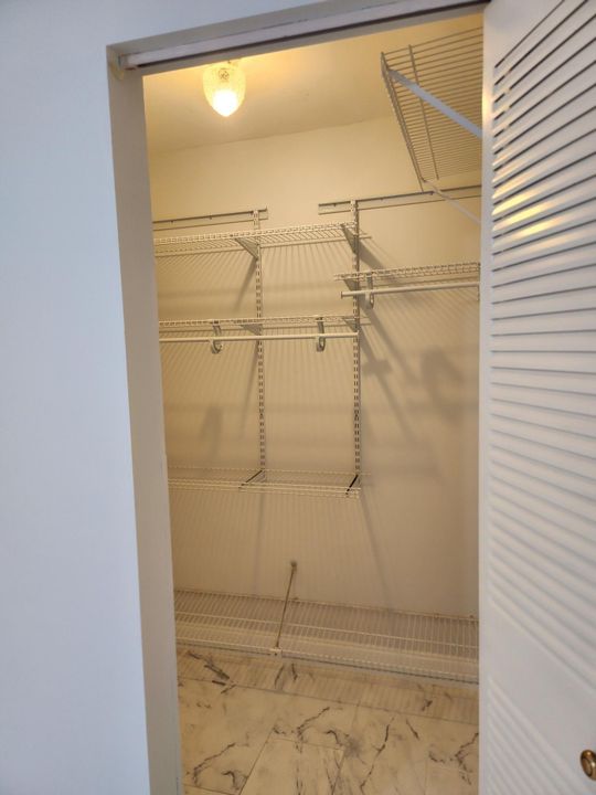 For Rent: $1,750 (1 beds, 2 baths, 1068 Square Feet)