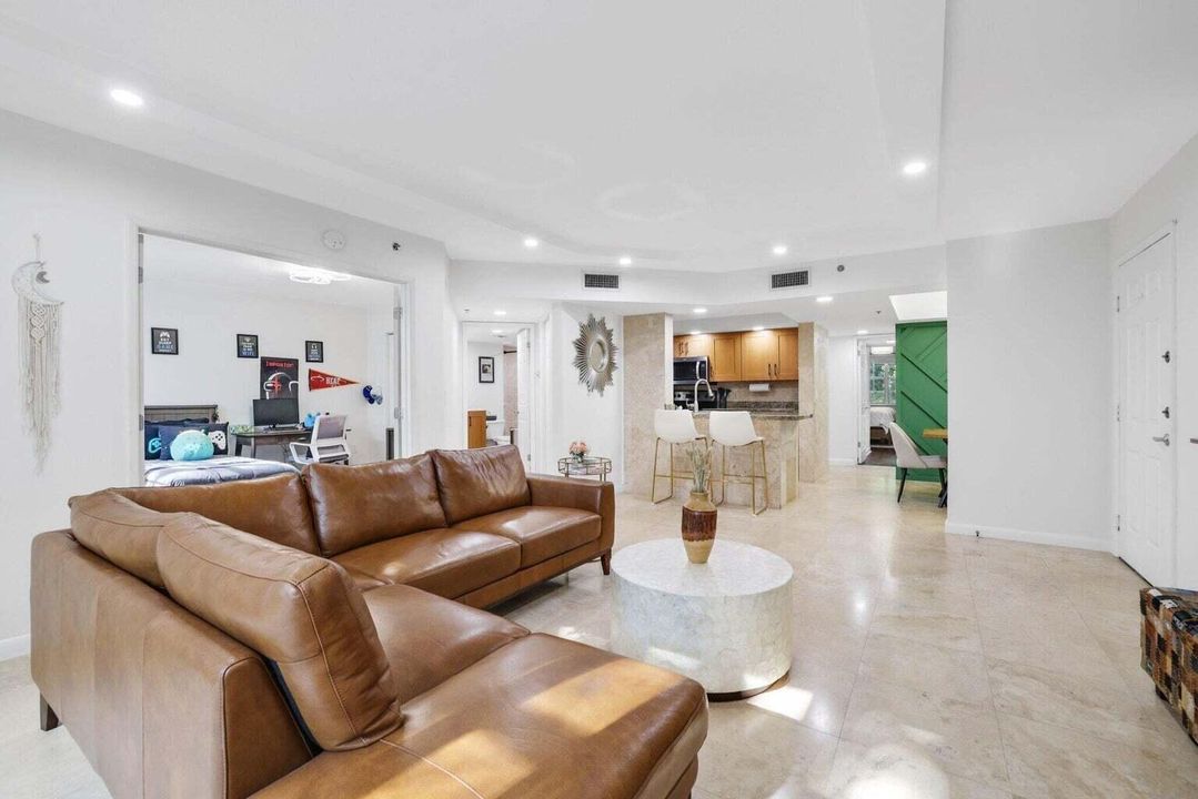 For Rent: $3,350 (3 beds, 3 baths, 1438 Square Feet)