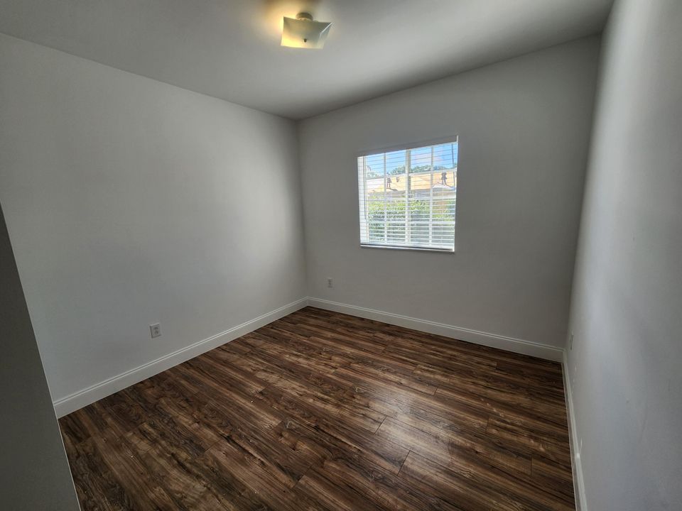 Activo con contrato: $2,300 (3 camas, 2 baños, 1530 Pies cuadrados)