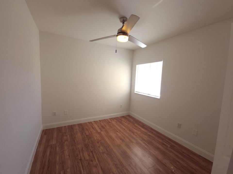 Activo con contrato: $2,300 (3 camas, 2 baños, 1530 Pies cuadrados)