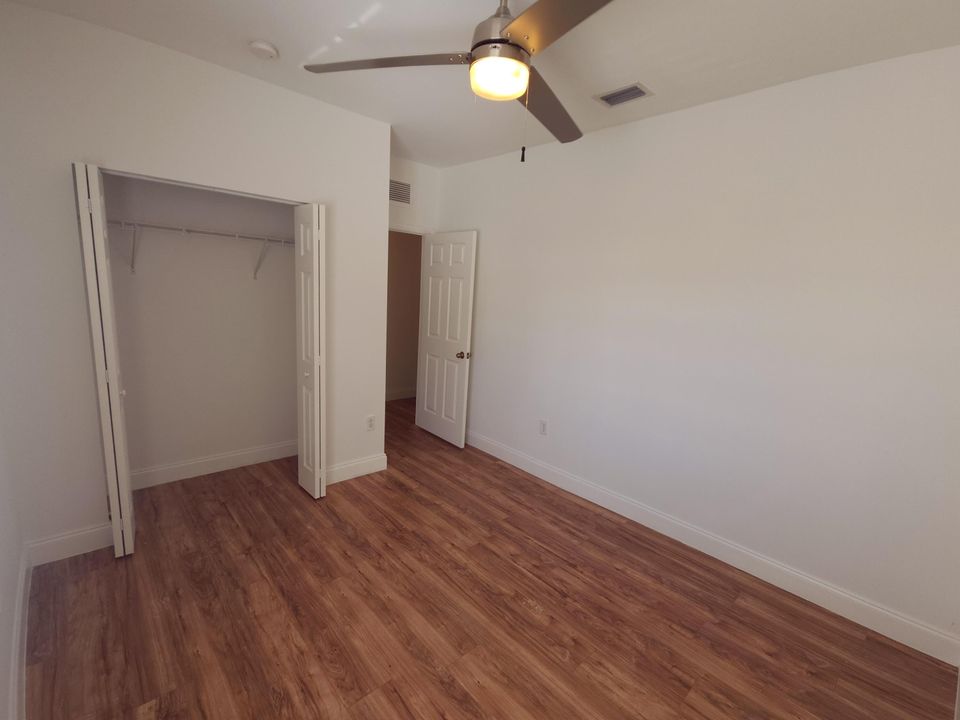 Activo con contrato: $2,300 (3 camas, 2 baños, 1530 Pies cuadrados)