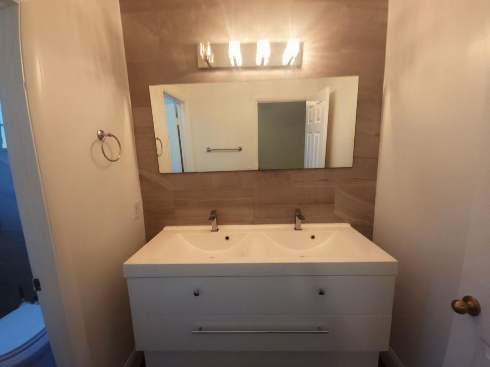 Activo con contrato: $2,300 (3 camas, 2 baños, 1530 Pies cuadrados)