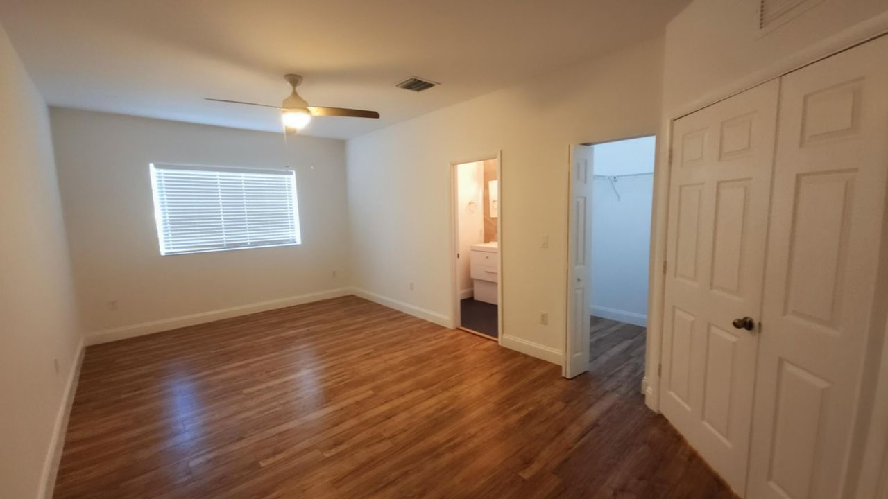 Activo con contrato: $2,300 (3 camas, 2 baños, 1530 Pies cuadrados)