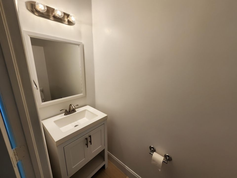 Activo con contrato: $2,300 (3 camas, 2 baños, 1530 Pies cuadrados)