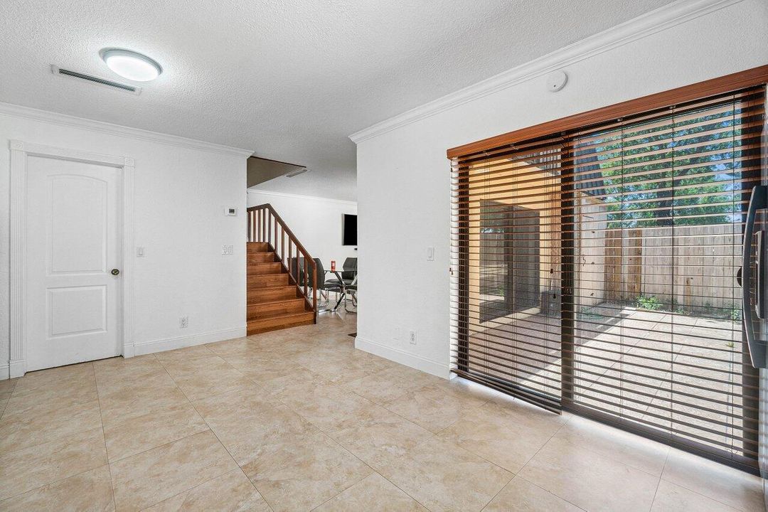 For Rent: $2,300 (2 beds, 2 baths, 1328 Square Feet)