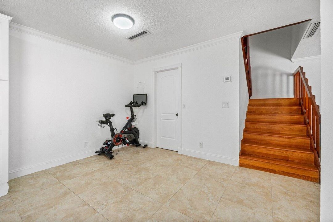 For Rent: $2,300 (2 beds, 2 baths, 1328 Square Feet)