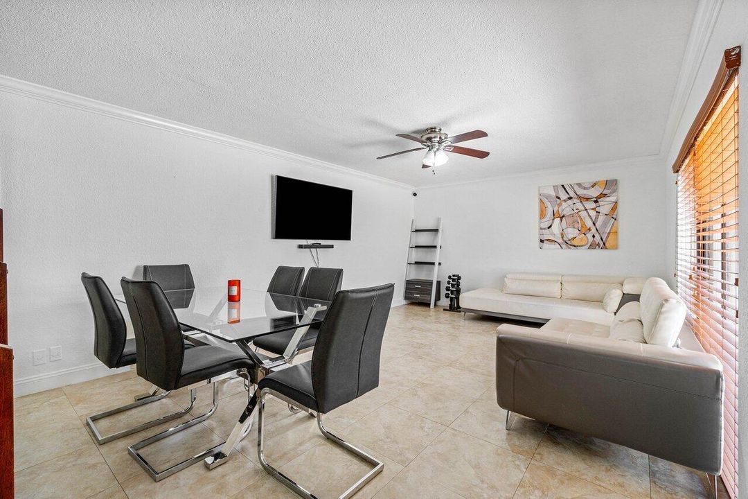 For Rent: $2,300 (2 beds, 2 baths, 1328 Square Feet)