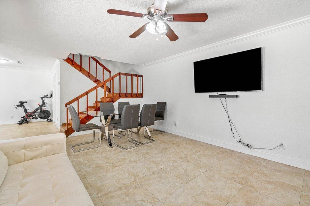 For Rent: $2,300 (2 beds, 2 baths, 1328 Square Feet)