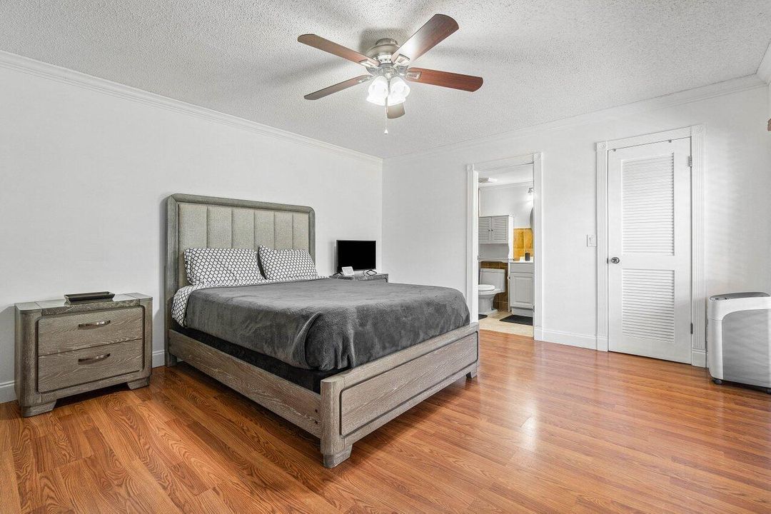 For Rent: $2,300 (2 beds, 2 baths, 1328 Square Feet)