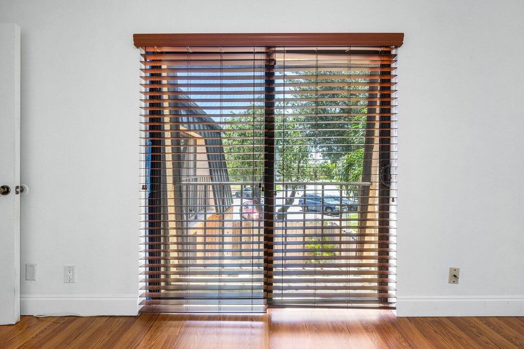 For Rent: $2,300 (2 beds, 2 baths, 1328 Square Feet)