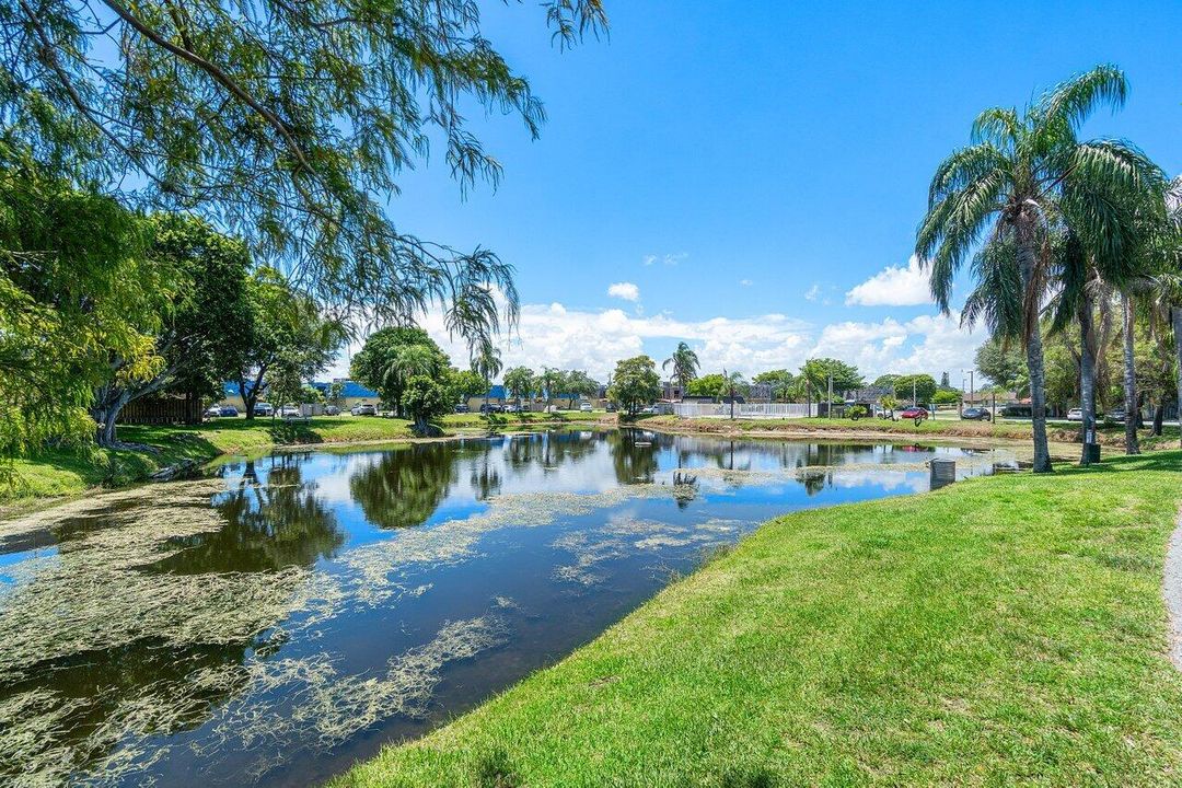 For Rent: $2,300 (2 beds, 2 baths, 1328 Square Feet)