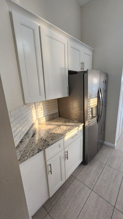 合同活跃: $2,600 (3 贝兹, 2 浴室, 1458 平方英尺)