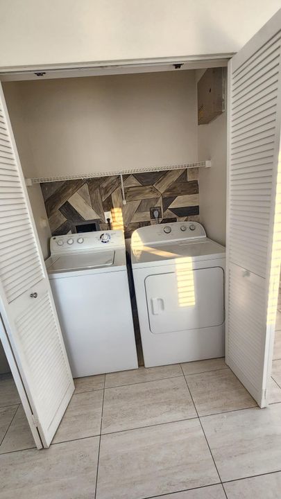 合同活跃: $2,600 (3 贝兹, 2 浴室, 1458 平方英尺)