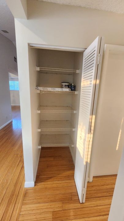 合同活跃: $2,600 (3 贝兹, 2 浴室, 1458 平方英尺)