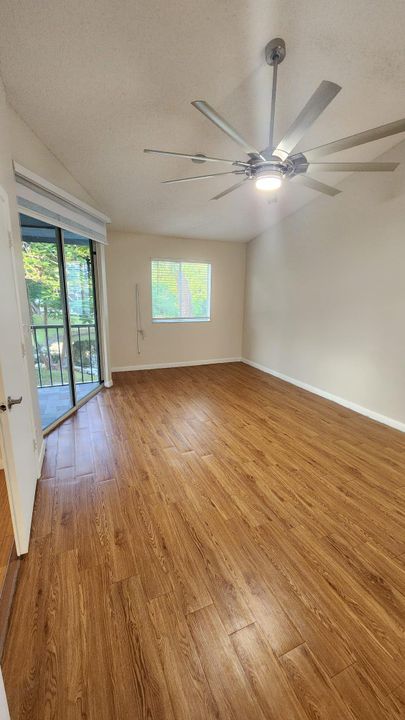 合同活跃: $2,600 (3 贝兹, 2 浴室, 1458 平方英尺)