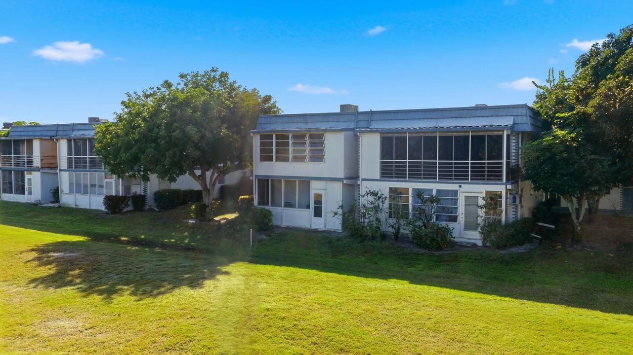 For Sale: $89,000 (1 beds, 1 baths, 720 Square Feet)