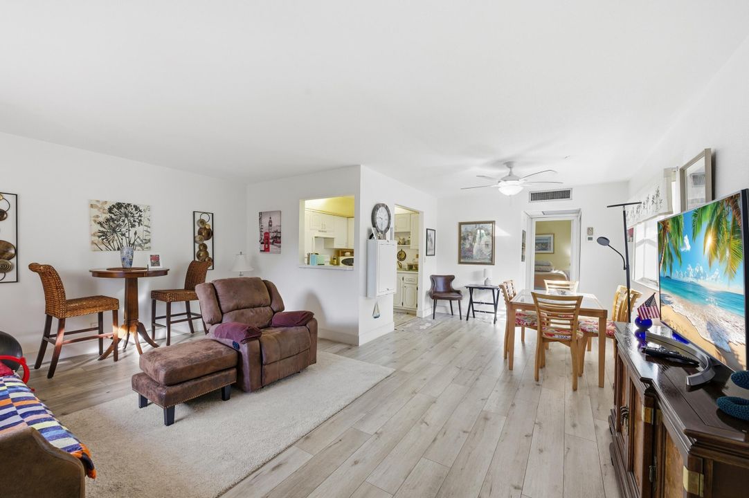 For Sale: $89,000 (1 beds, 1 baths, 720 Square Feet)