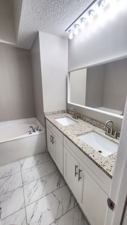 合同活跃: $2,600 (3 贝兹, 2 浴室, 1458 平方英尺)