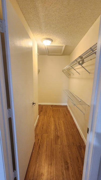 合同活跃: $2,600 (3 贝兹, 2 浴室, 1458 平方英尺)