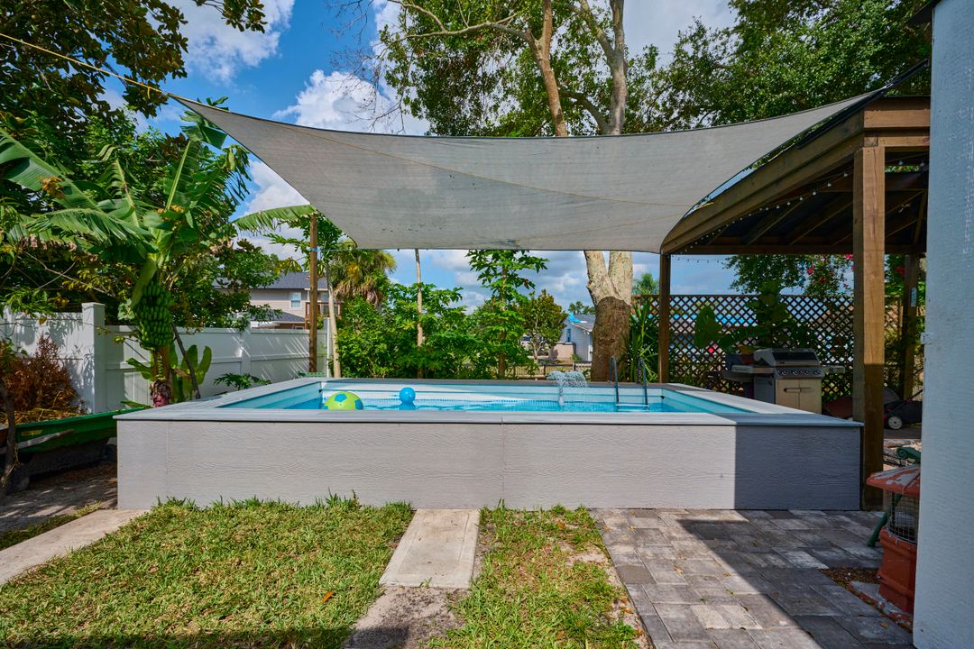 En Venta: $599,900 (4 camas, 2 baños, 1800 Pies cuadrados)