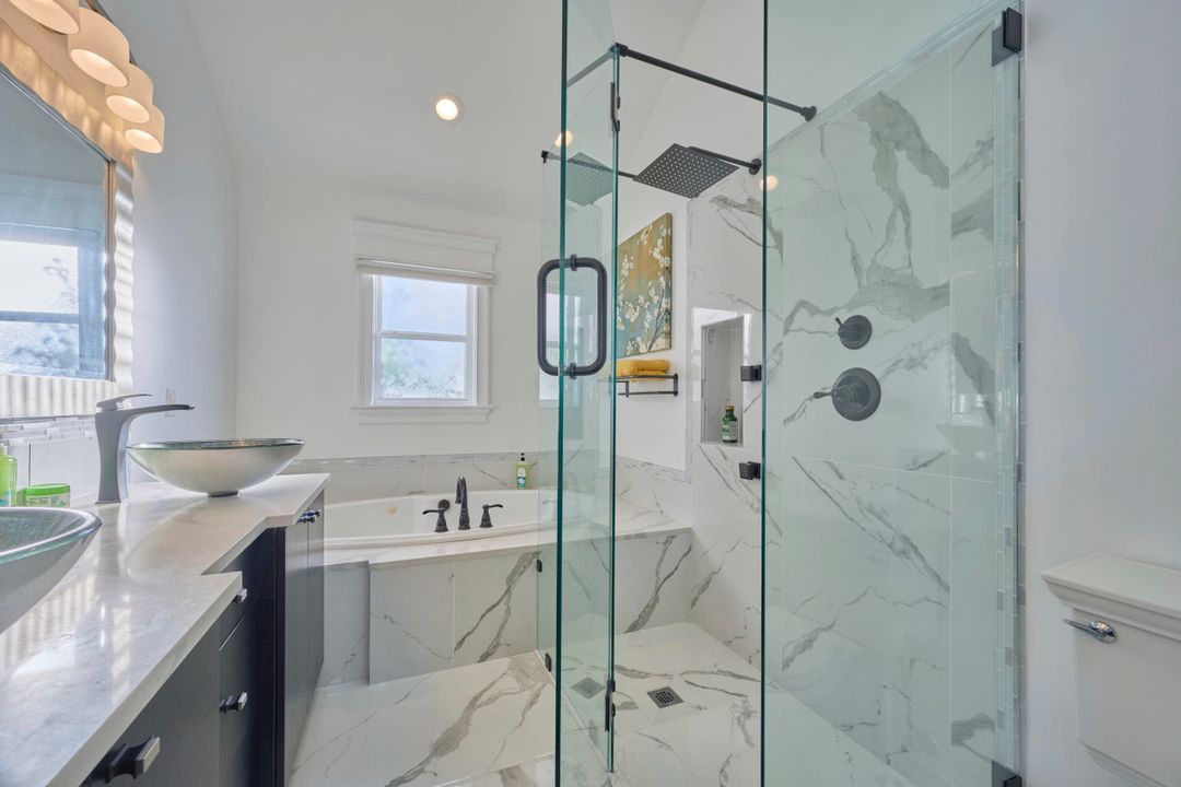 En Venta: $599,900 (4 camas, 2 baños, 1800 Pies cuadrados)