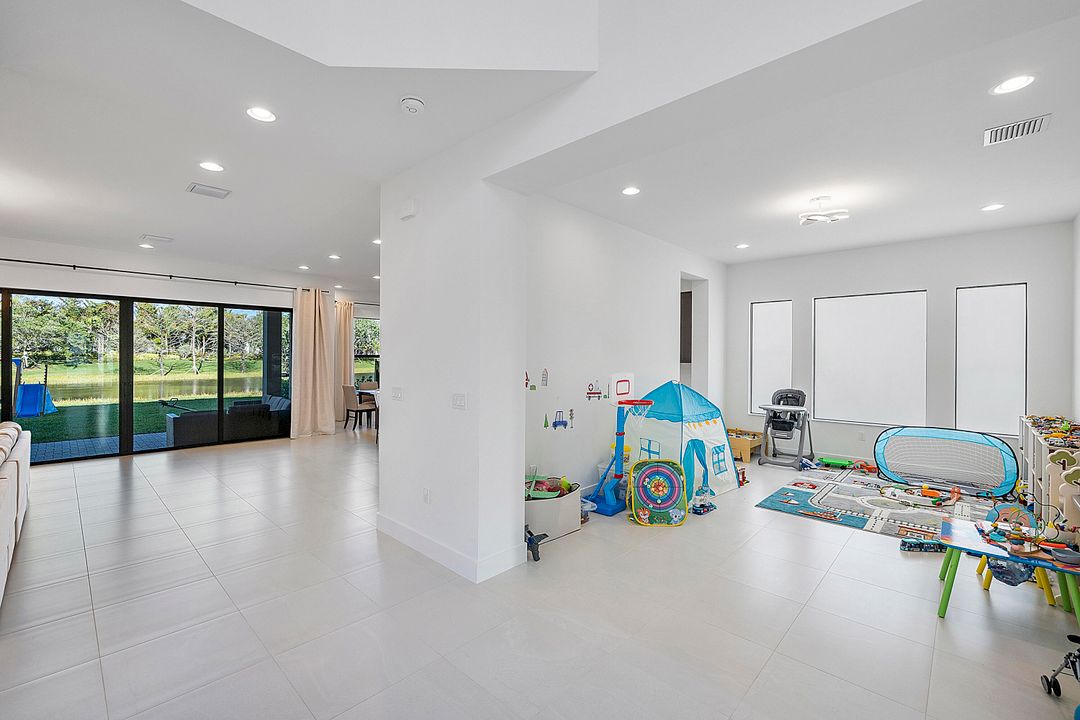 For Rent: $10,000 (5 beds, 7 baths, 4605 Square Feet)