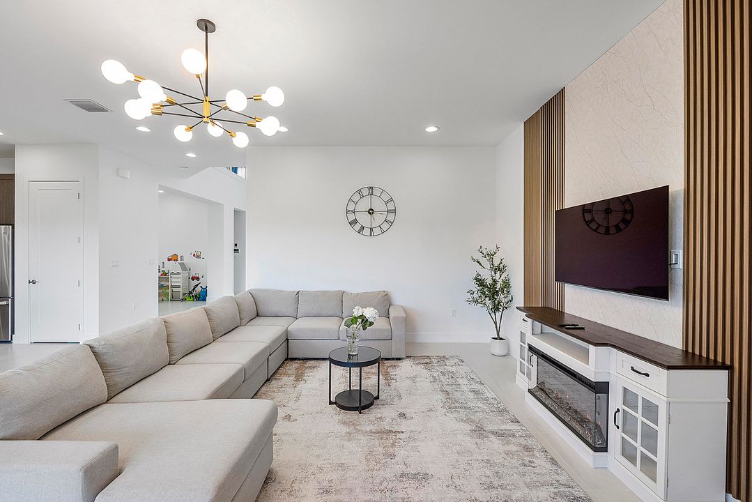 For Rent: $10,000 (5 beds, 7 baths, 4605 Square Feet)