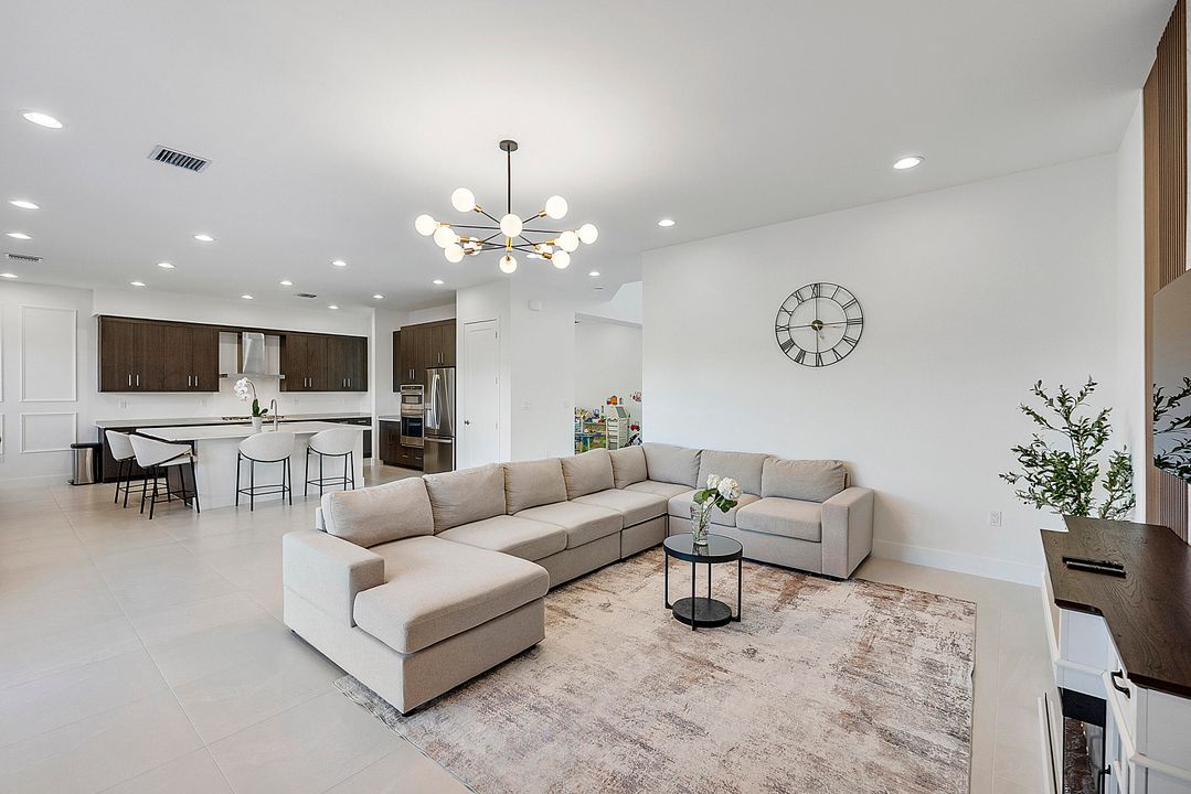 For Rent: $10,000 (5 beds, 7 baths, 4605 Square Feet)