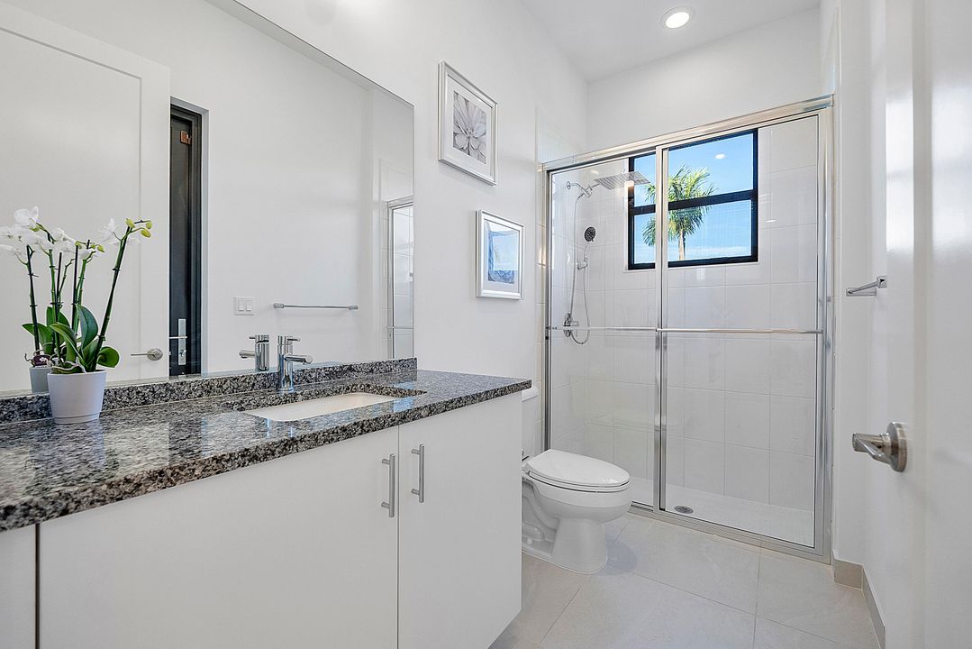 For Rent: $10,000 (5 beds, 7 baths, 4605 Square Feet)