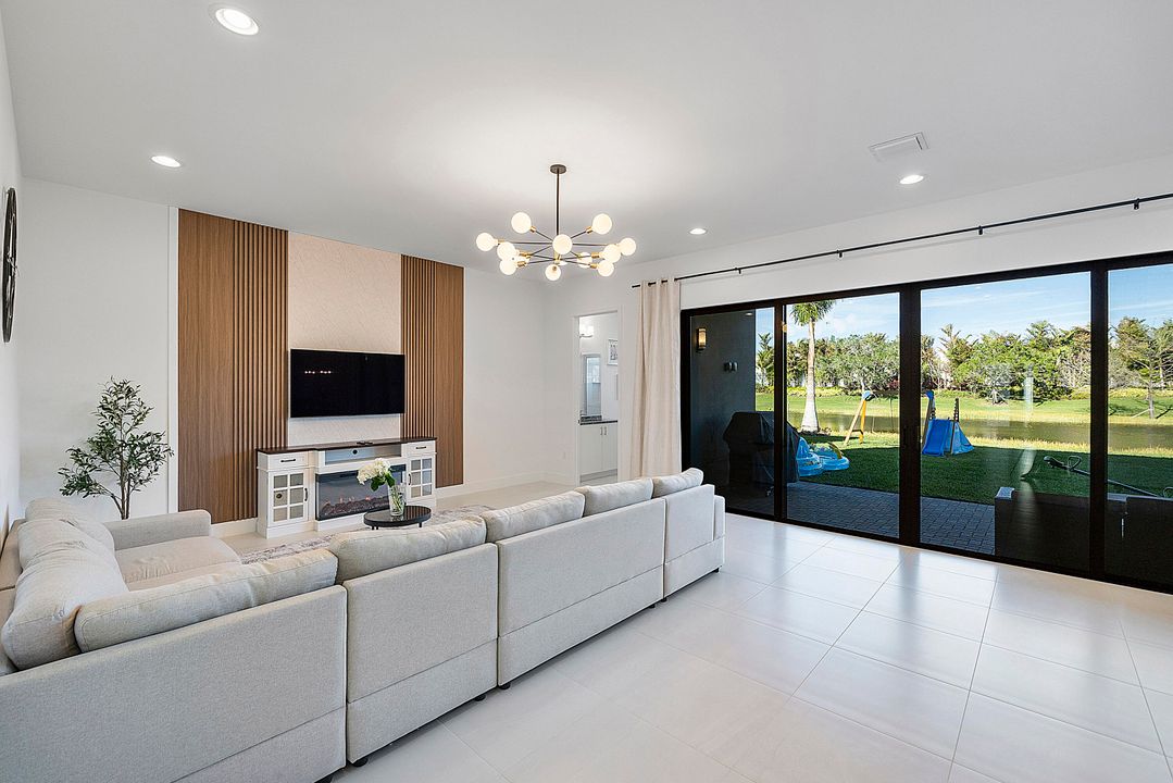 For Rent: $10,000 (5 beds, 7 baths, 4605 Square Feet)