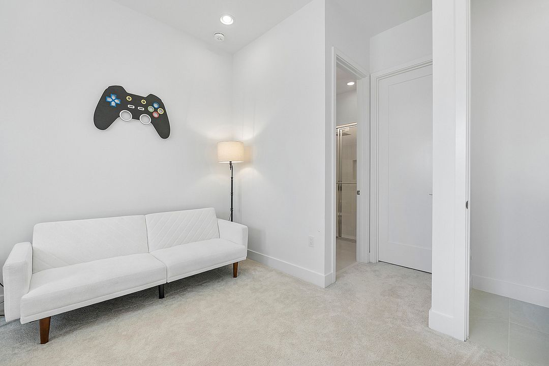 For Rent: $10,000 (5 beds, 7 baths, 4605 Square Feet)