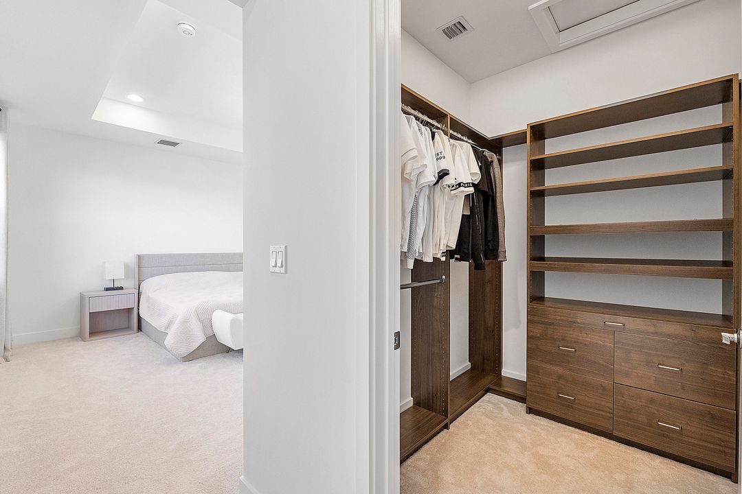 For Rent: $10,000 (5 beds, 7 baths, 4605 Square Feet)