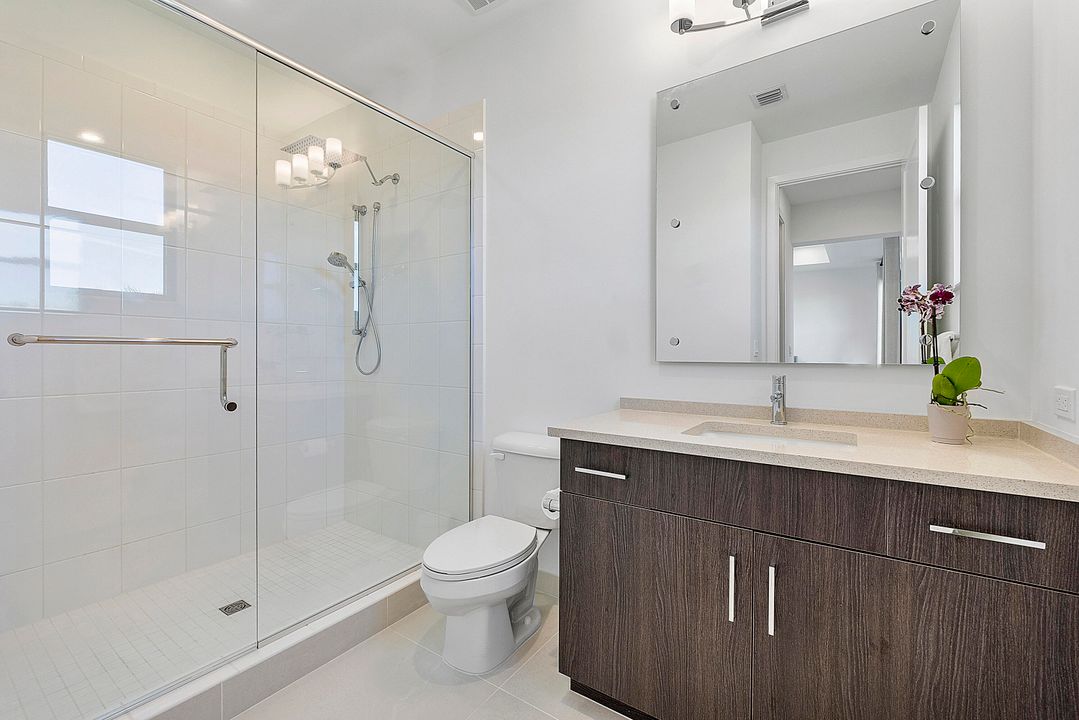 For Rent: $10,000 (5 beds, 7 baths, 4605 Square Feet)