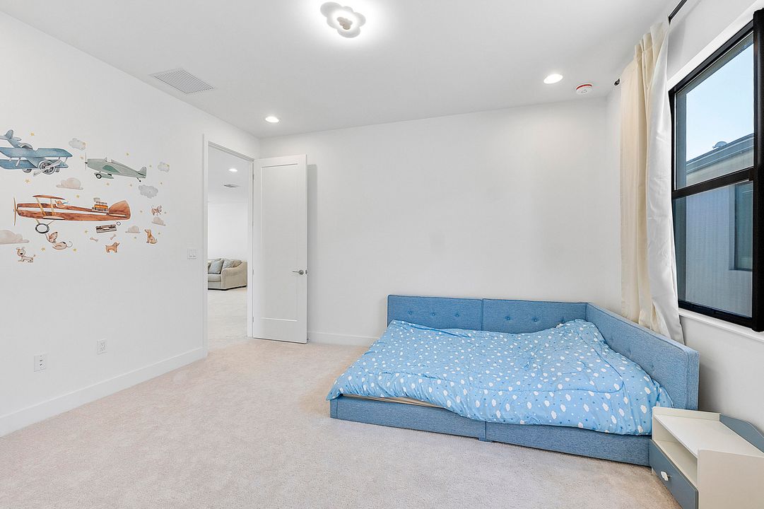 For Rent: $10,000 (5 beds, 7 baths, 4605 Square Feet)