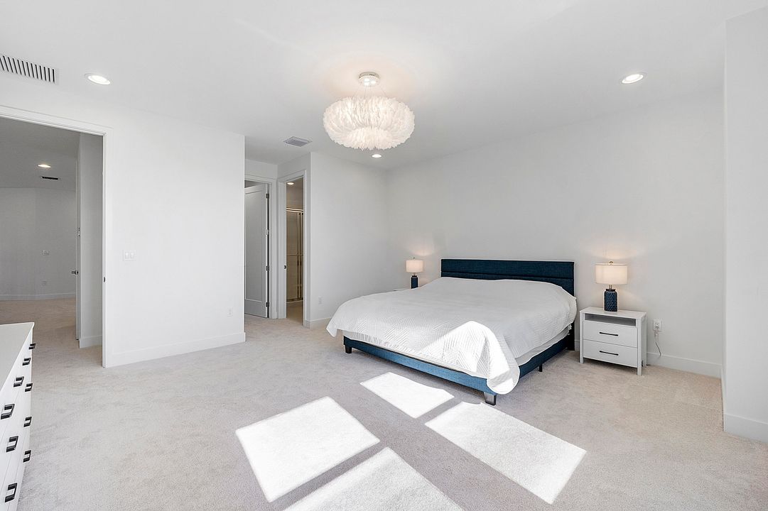 For Rent: $10,000 (5 beds, 7 baths, 4605 Square Feet)