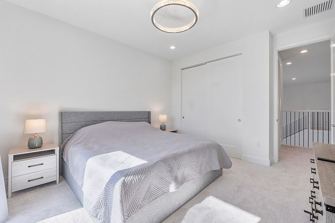 For Rent: $10,000 (5 beds, 7 baths, 4605 Square Feet)