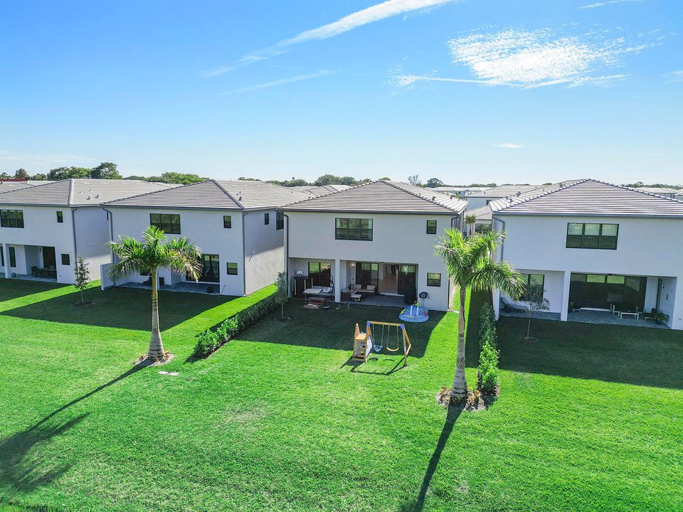 For Rent: $10,000 (5 beds, 7 baths, 4605 Square Feet)