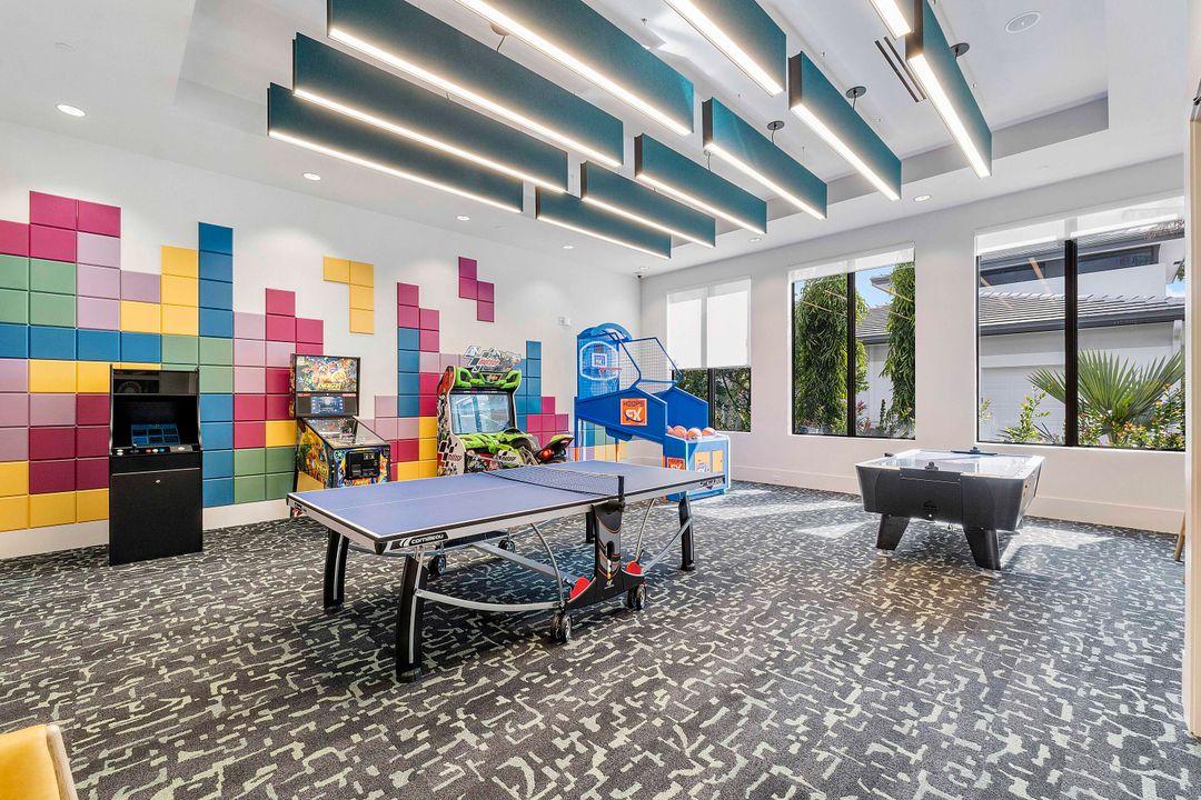 For Rent: $10,000 (5 beds, 7 baths, 4605 Square Feet)