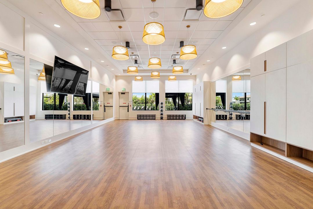 For Rent: $10,000 (5 beds, 7 baths, 4605 Square Feet)