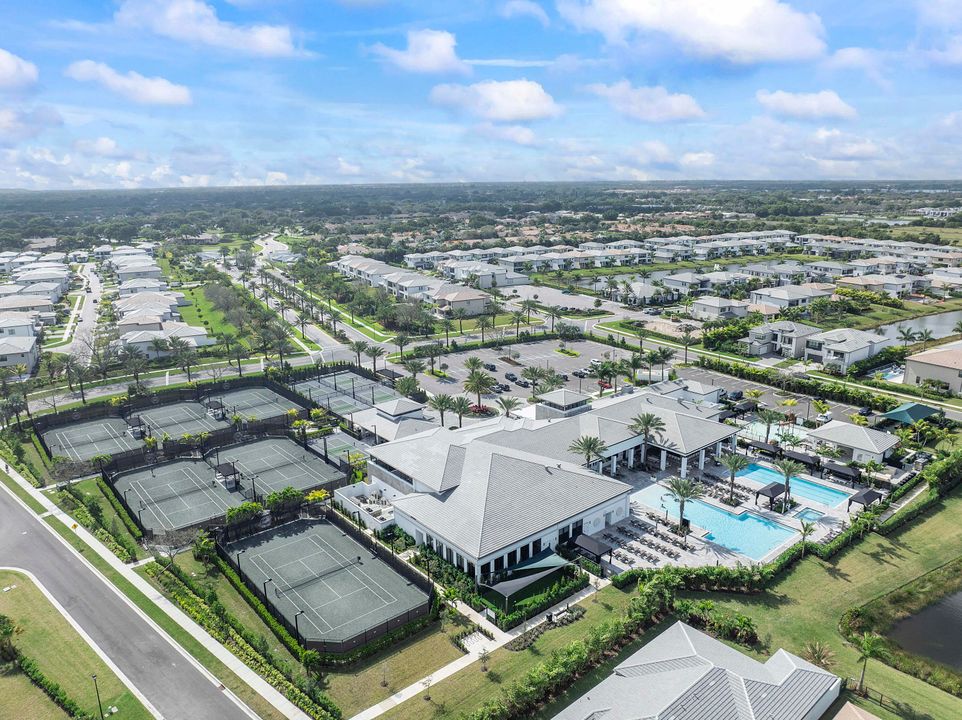 For Rent: $10,000 (5 beds, 7 baths, 4605 Square Feet)