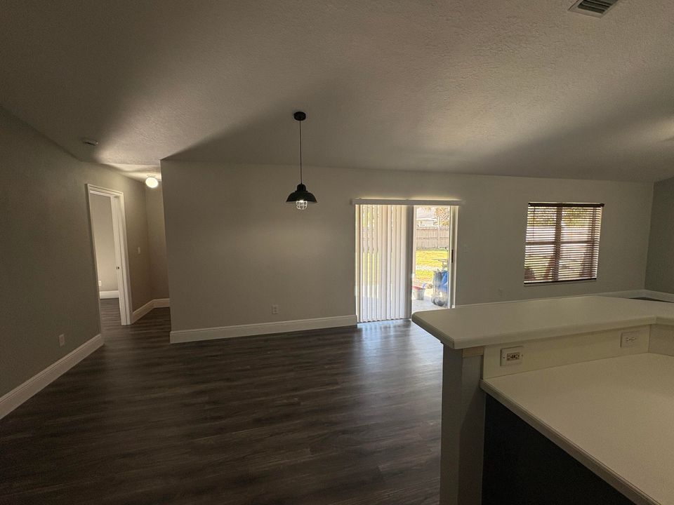 For Rent: $2,800 (4 beds, 2 baths, 2234 Square Feet)