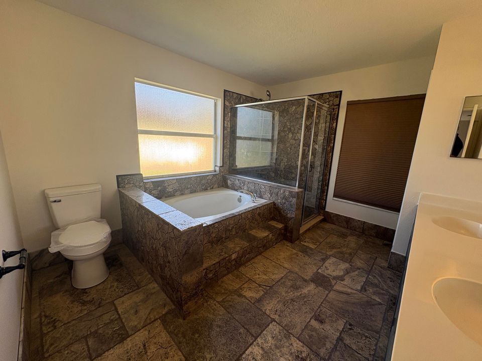 For Rent: $2,800 (4 beds, 2 baths, 2234 Square Feet)