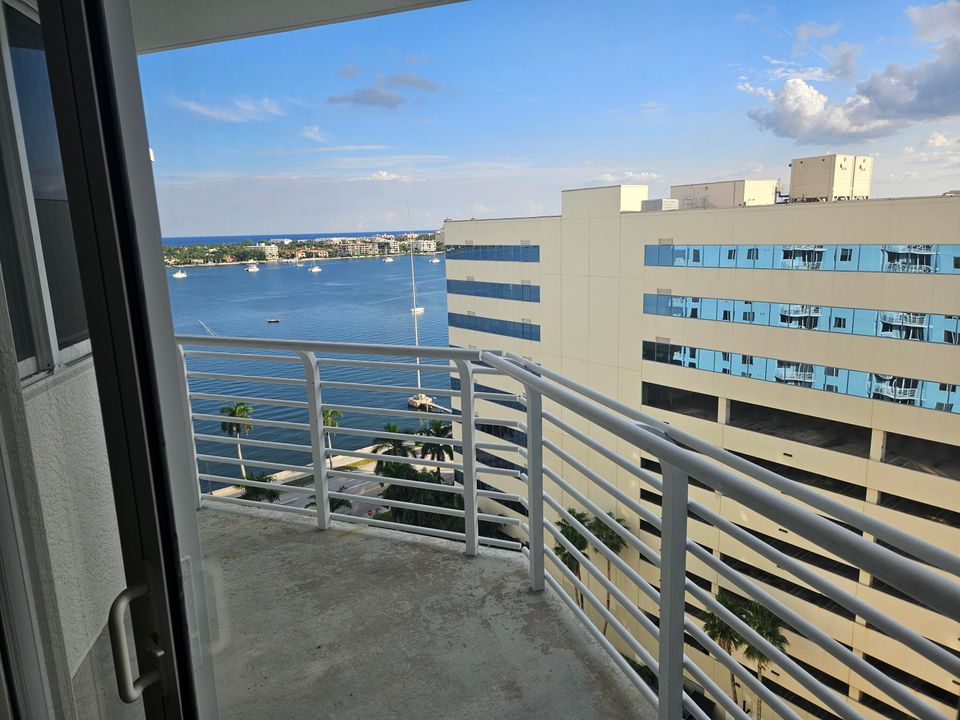 На продажу: $659,000 (2 спален, 2 ванн, 1175 Квадратных фут)