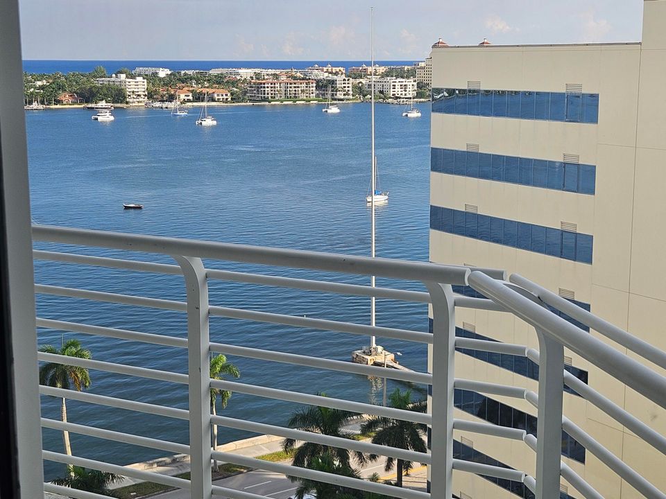 На продажу: $659,000 (2 спален, 2 ванн, 1175 Квадратных фут)