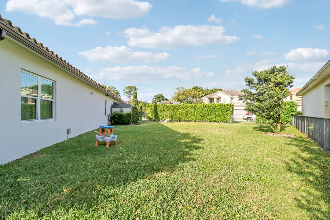 For Sale: $975,000 (4 beds, 3 baths, 3015 Square Feet)