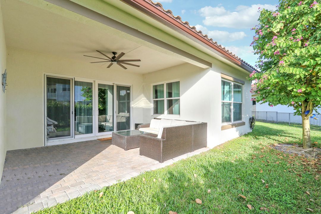 For Sale: $975,000 (4 beds, 3 baths, 3015 Square Feet)