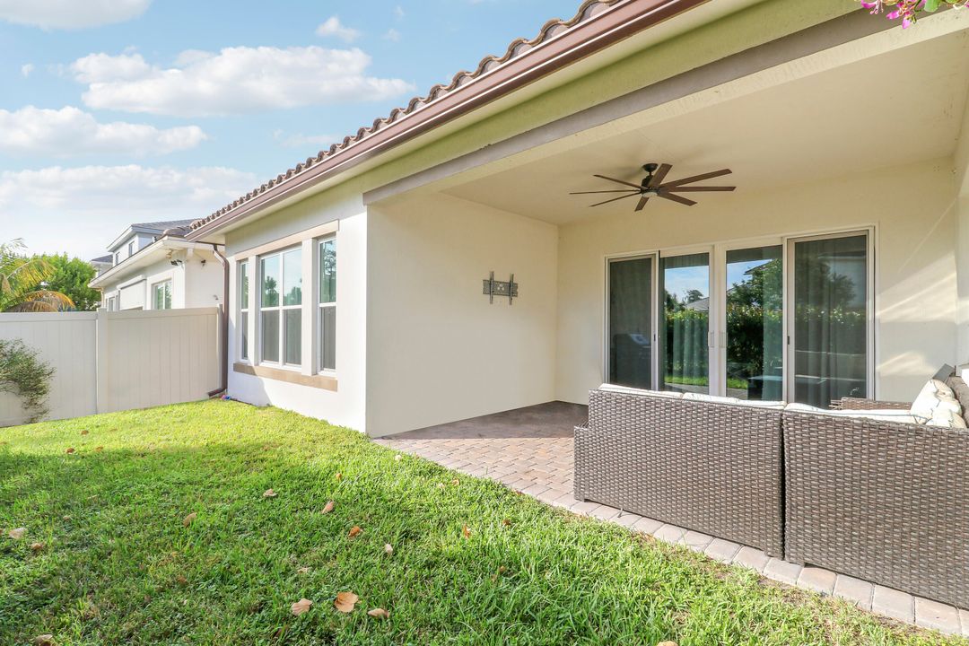 For Sale: $975,000 (4 beds, 3 baths, 3015 Square Feet)