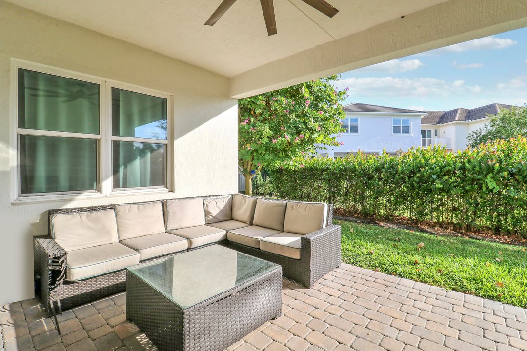 For Sale: $975,000 (4 beds, 3 baths, 3015 Square Feet)